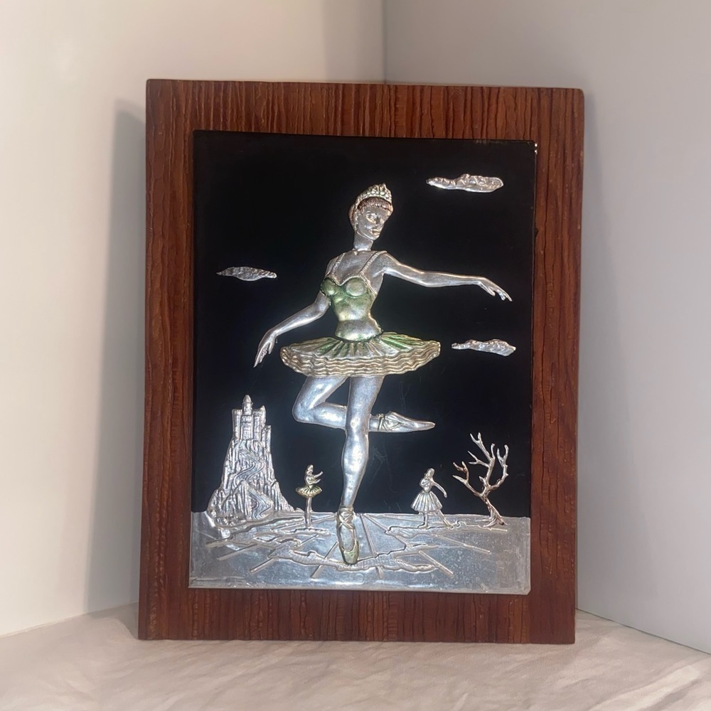 3 forβ 55$ Vintage walnut tone wood Frame with embossed aluminum Art Ballerina